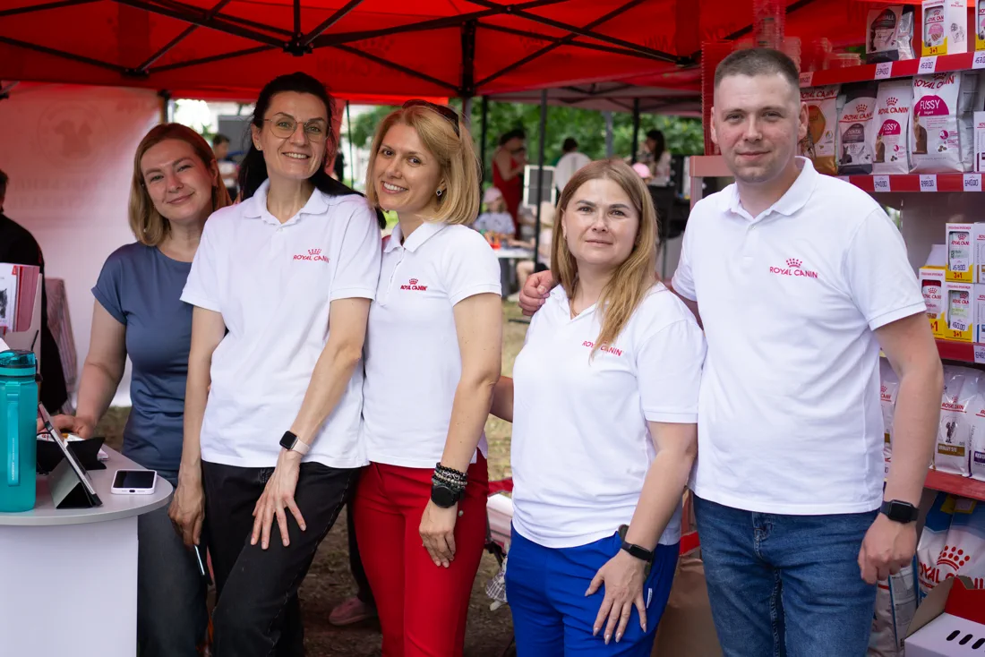 Команда Royal Canin на партнерському стенді фестивалю